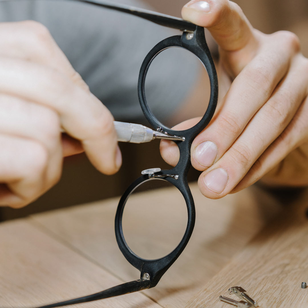 Ochis stories about glasses