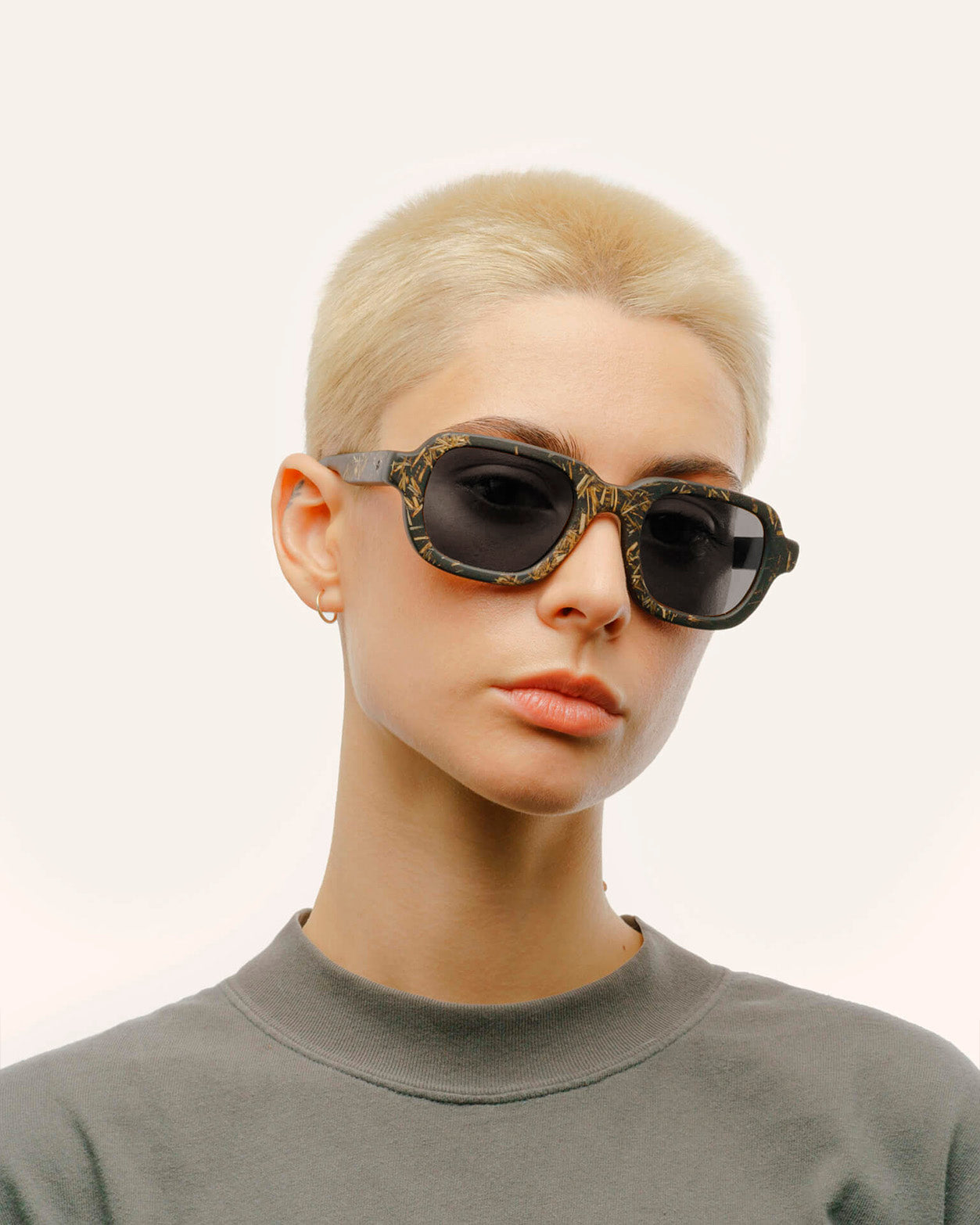 Load image into Gallery viewer, Woman wearing stylish coffee-based sunglasses with gray lenses and bold design.
