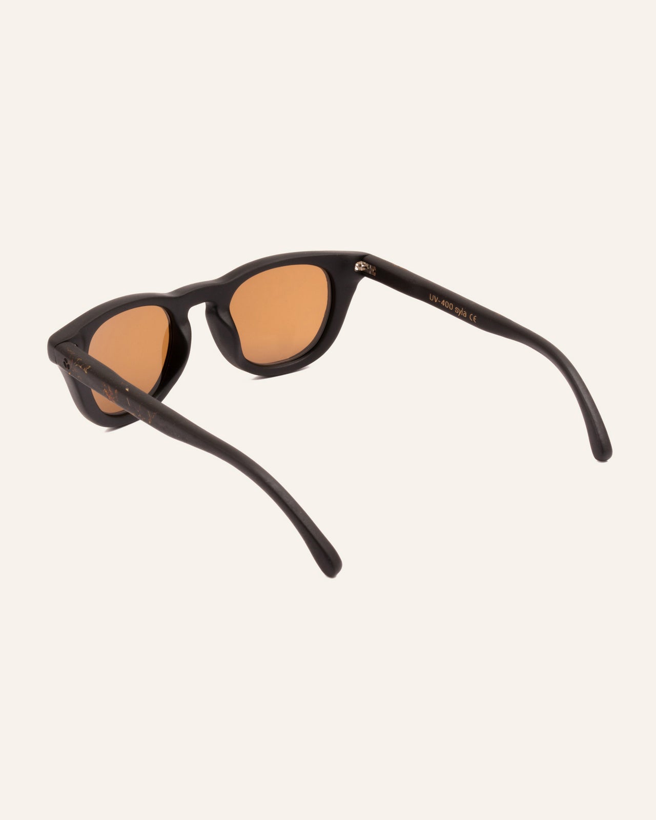 Load image into Gallery viewer, Angled view of sunglasses with warm brown lenses, perfect for sunny days and eco-conscious fashion.
