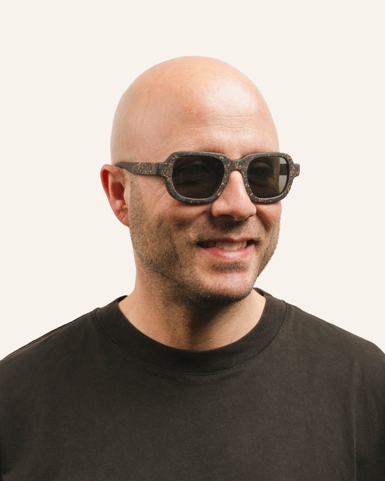 Load image into Gallery viewer, Man wearing stylish black sunglasses with cornflower details
