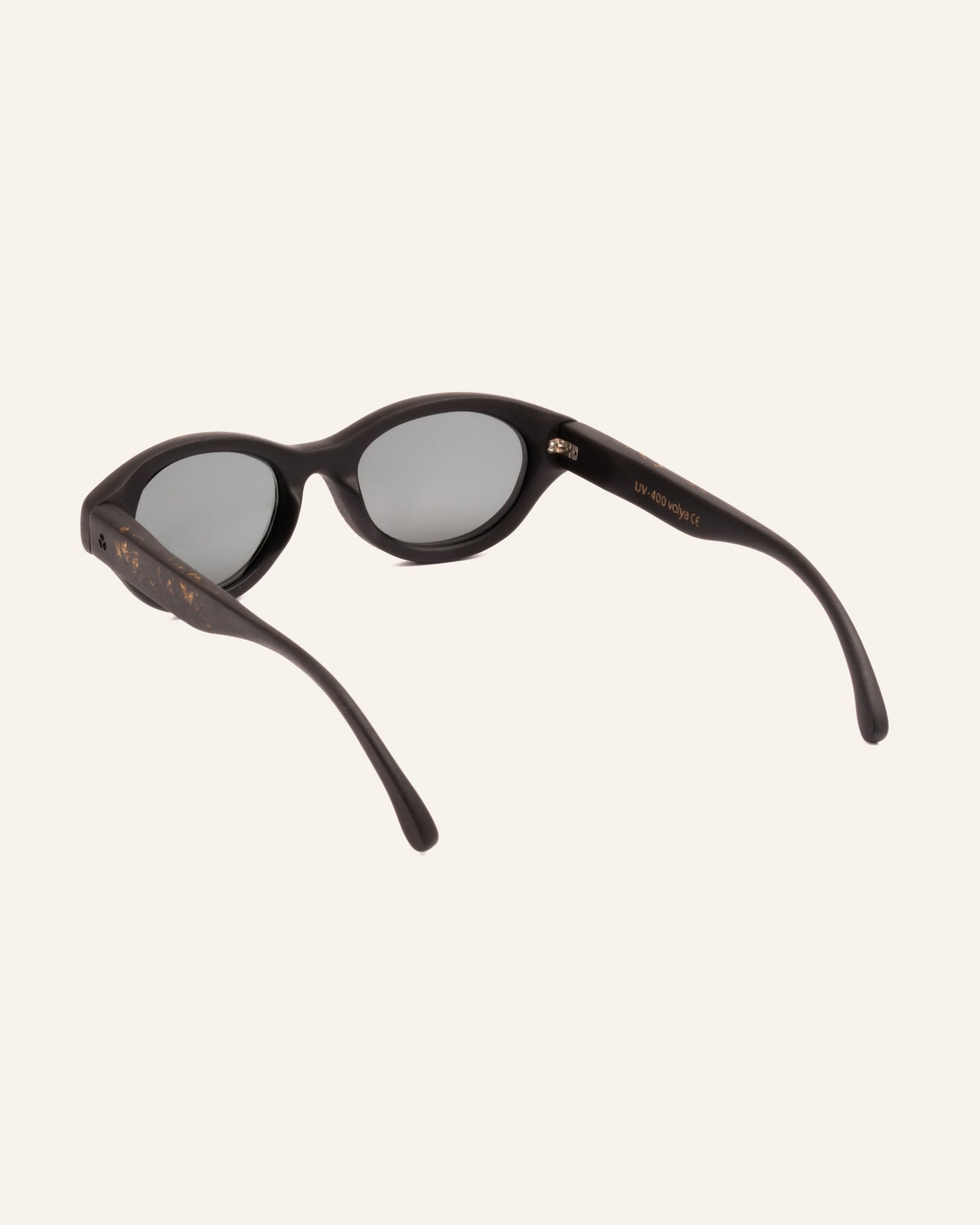 Load image into Gallery viewer, eco friendly natural manerials sunglasses with a black tinted lenses
