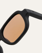 Close-up of the frame, smooth texture and natural craftsmanship.