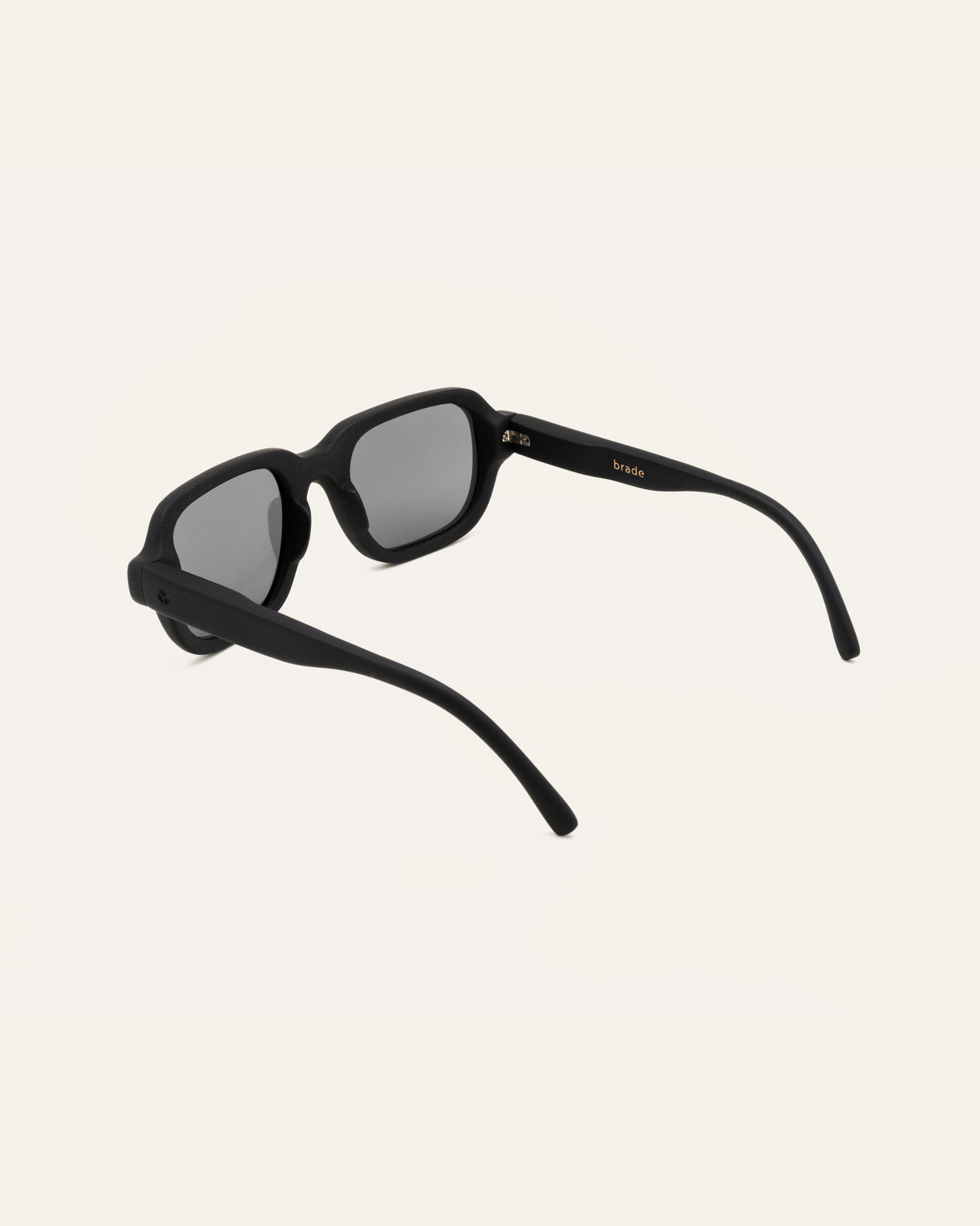 Ochis Brade sunglasses on display with a technical diagram showing precise frame dimensions.