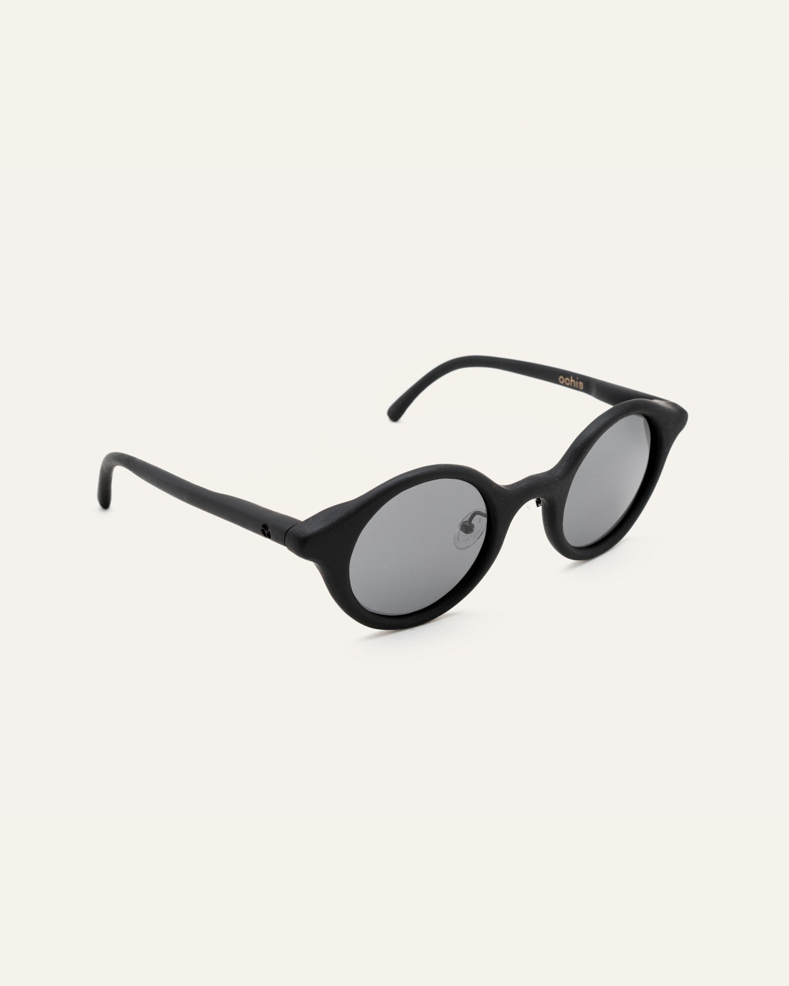 Side view of black round sunglasses with sleek gray lenses, perfect for casual and modern looks.
