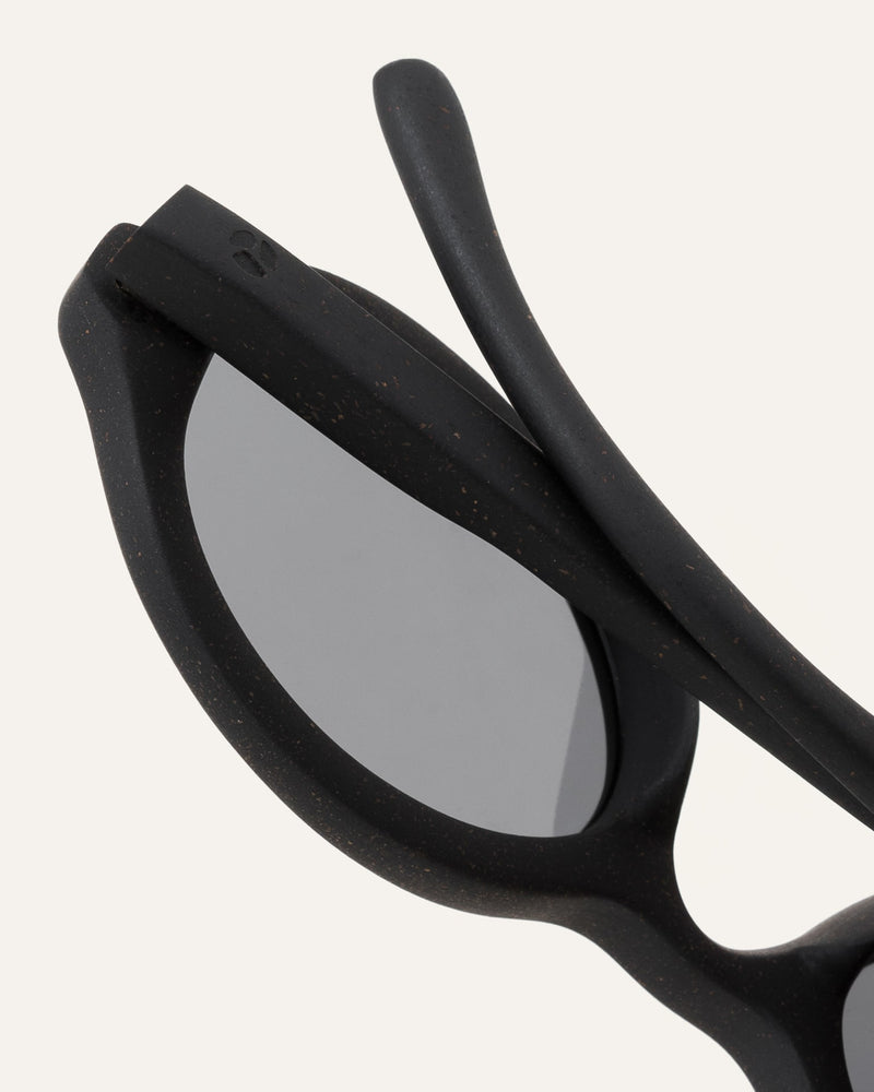 oval-frame glasses with uv400