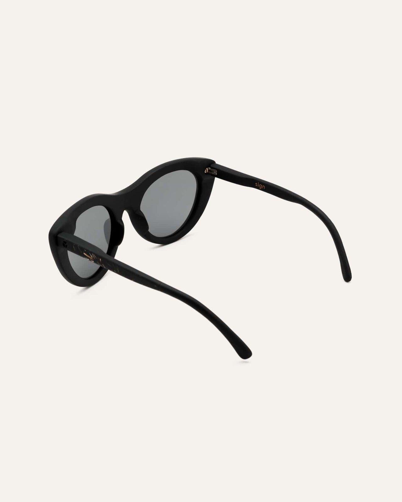 Load image into Gallery viewer, sustainable rounded sunglasses

